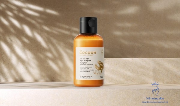 Sữa rửa mặt Cocoon chiết xuất nghệ Hưng Yên là một trong những sản phẩm nổi tiếng của thương hiệu Cocoon.