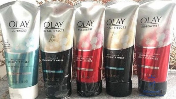 Sữa rửa mặt của Olay không chỉ giúp làm sạch da hiệu quả mà còn nhẹ nhàng loại bỏ tế bào chết