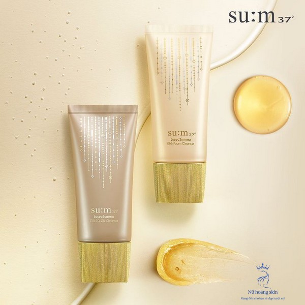 Dạng kem của Sum37 Skin Saver Essential Cleansing loại bỏ bụi bẩn, dầu thừa mà vẫn nhẹ nhàng không gây kích ứng